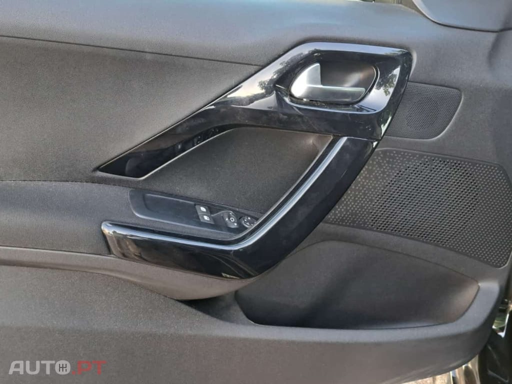 Peugeot 208 1,2 Signature