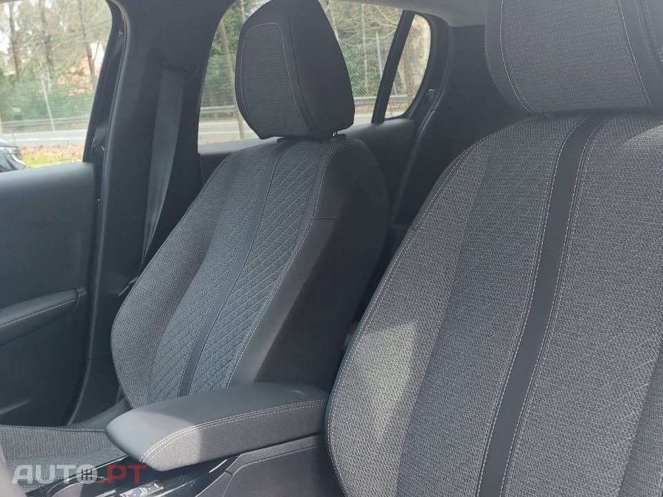 Peugeot E-208 50 kWh Style