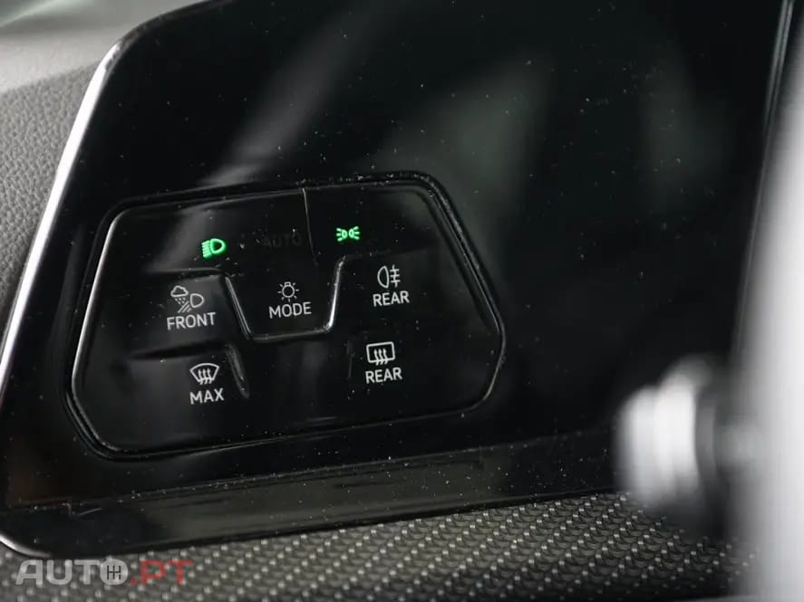 Volkswagen Golf 1.5 eTSI R-Line DSG