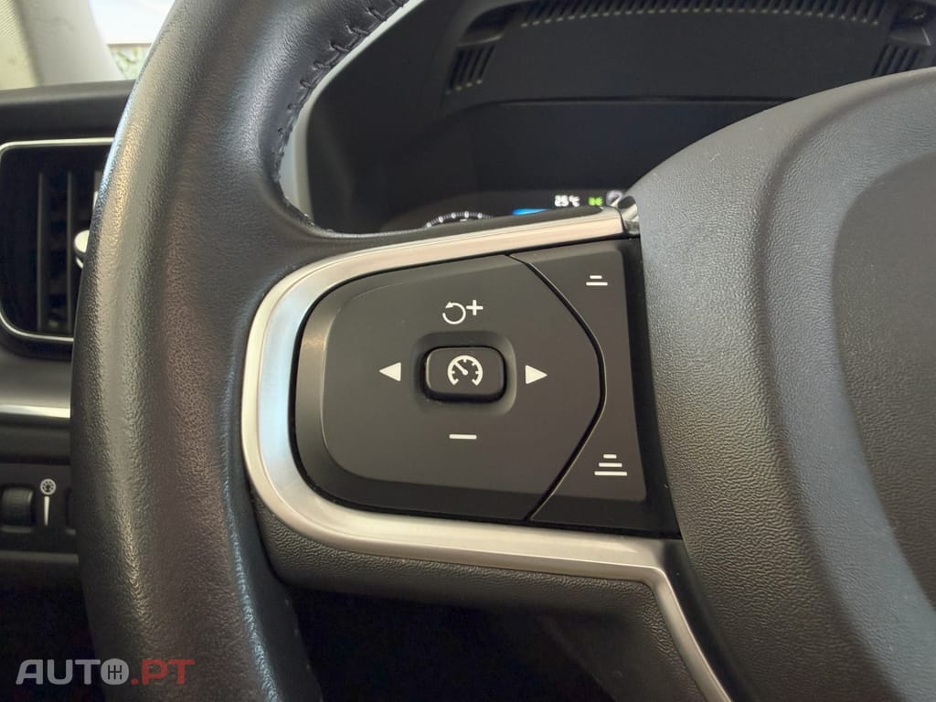 Volvo XC60 2.0 T6 PHEV R-Design AWD