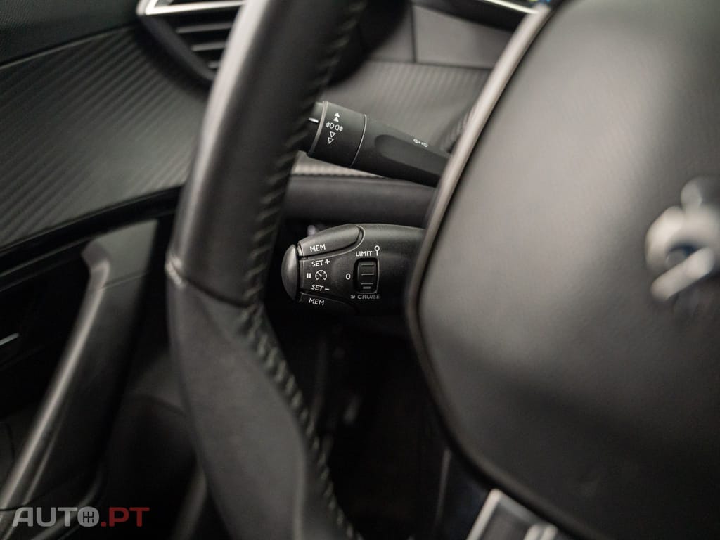 Peugeot E-2008 50 kWh Allure Pack