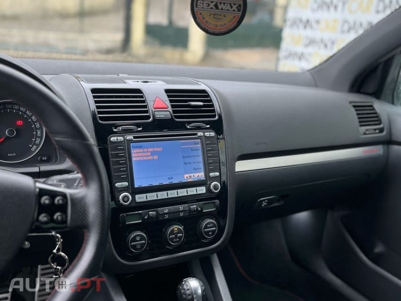 Volkswagen Golf 30 anos