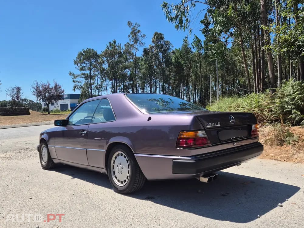 Mercedes-Benz 230 Outro