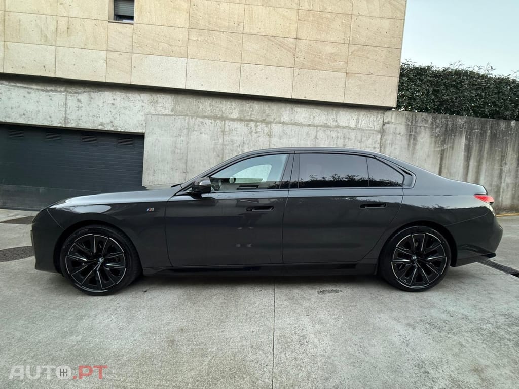 BMW i7 xDrive60 Pack Desportivo M Pro