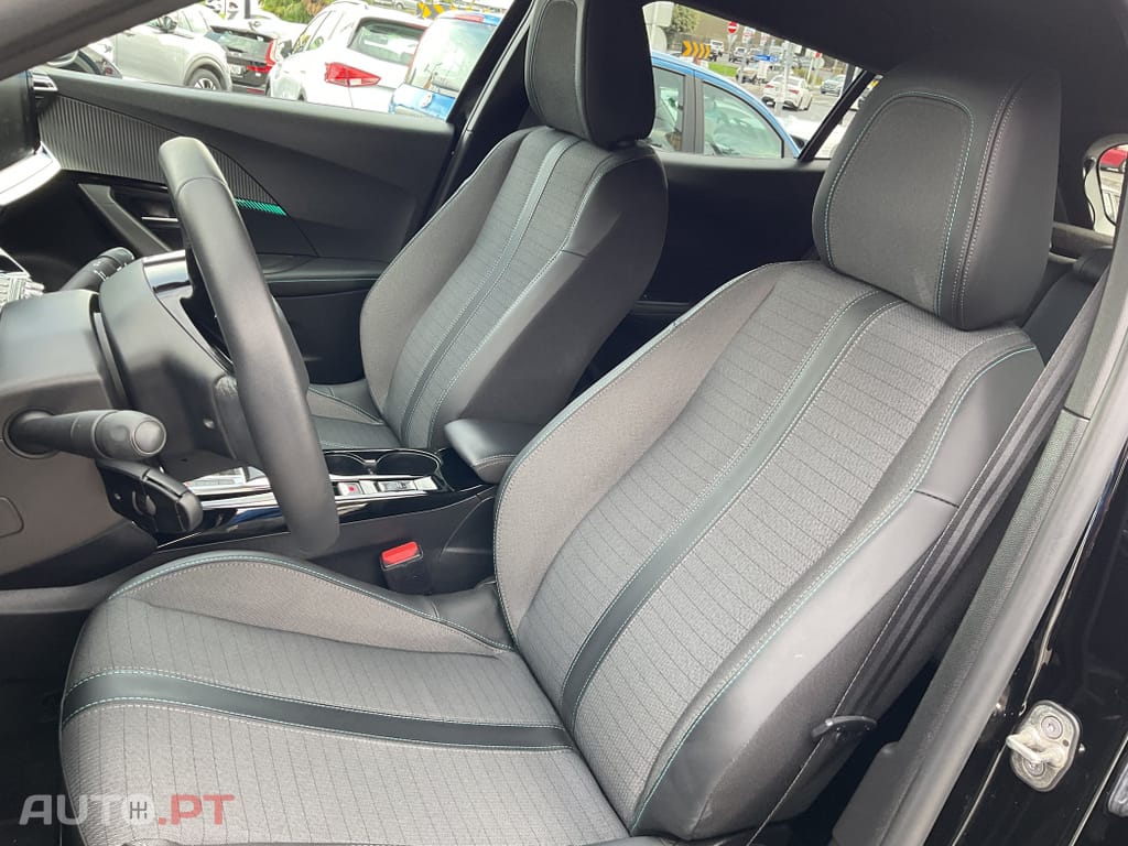 Peugeot E-2008 50 kWh Allure