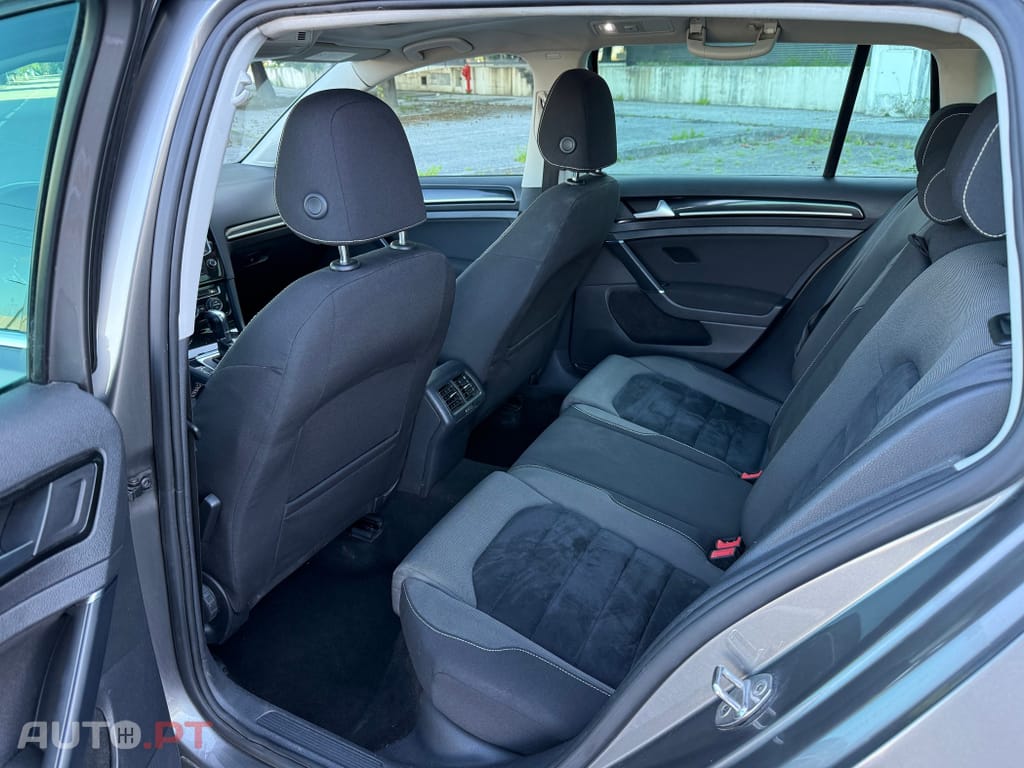 Volkswagen Golf Variant 1.6 TDi Highline DSG