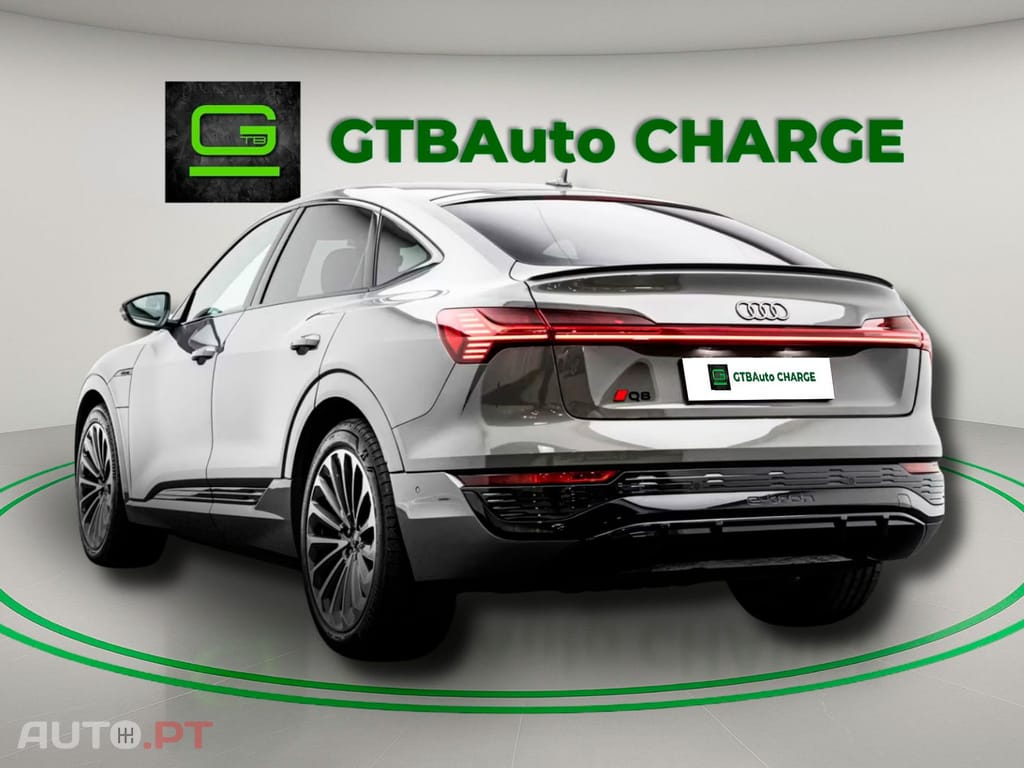 Audi Q8 E-Tron 55 S LINE BLACK 