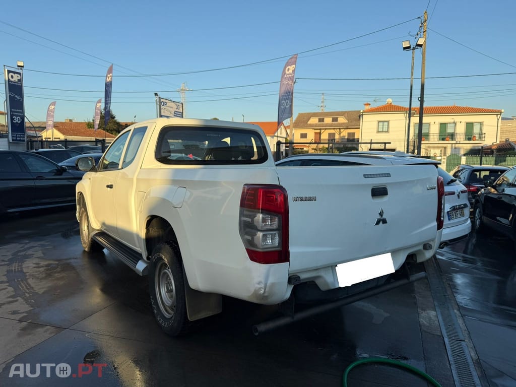 Mitsubishi L200 2.3 DI-D CD Invite 4WD