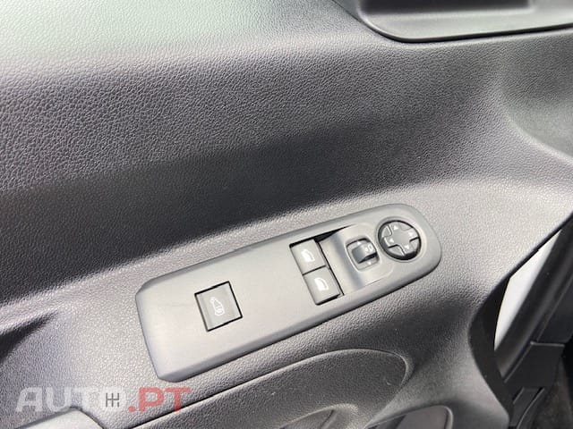 Peugeot Partner 1.6 HDI CARPLAY   100CV