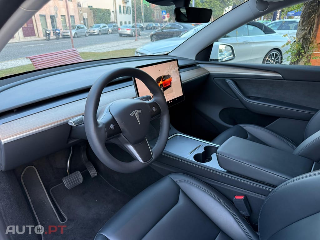Tesla Model Y RWD