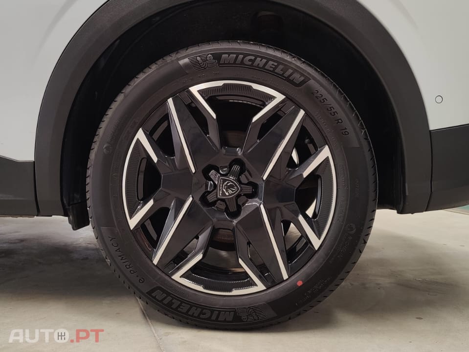 Peugeot 3008 1.2 Hybrid Allure e-DCS6