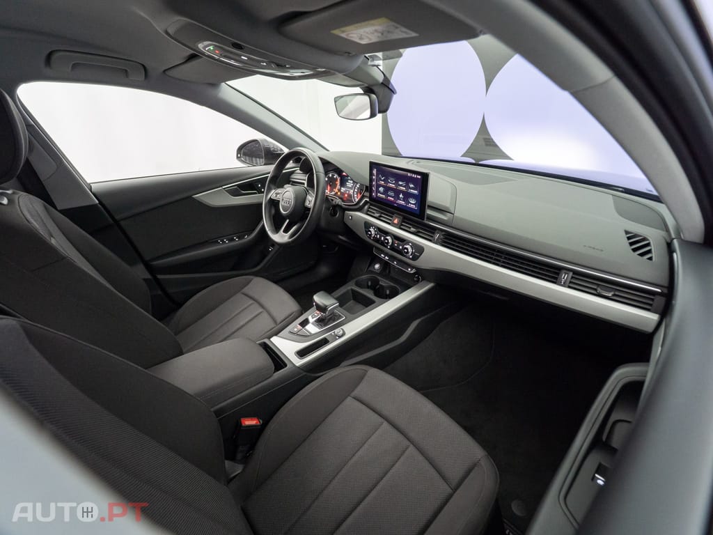 Audi A4 Avant 30 TDI S tronic