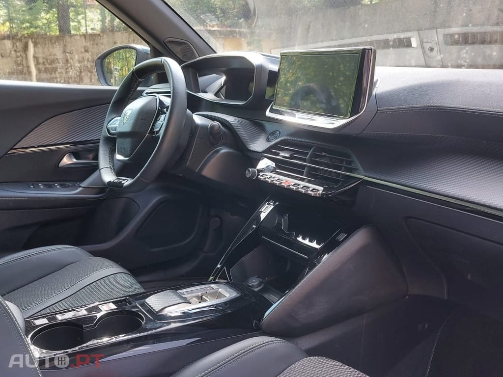 Peugeot E-2008 54 kWh GT