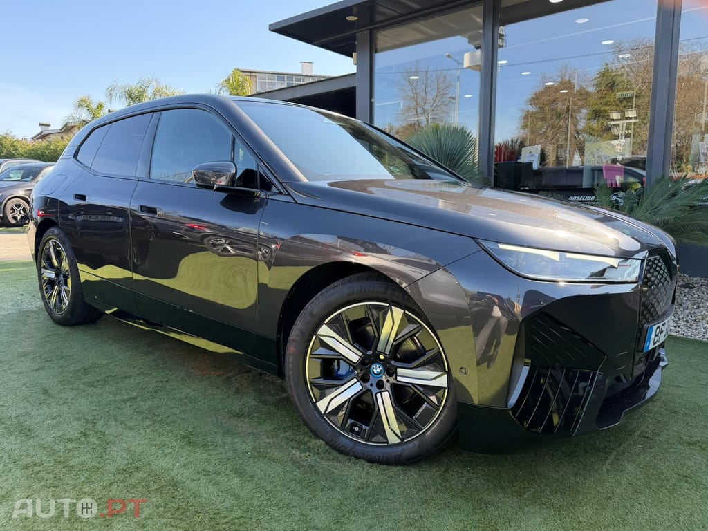 BMW iX xDrive 40 Pack Desportivo