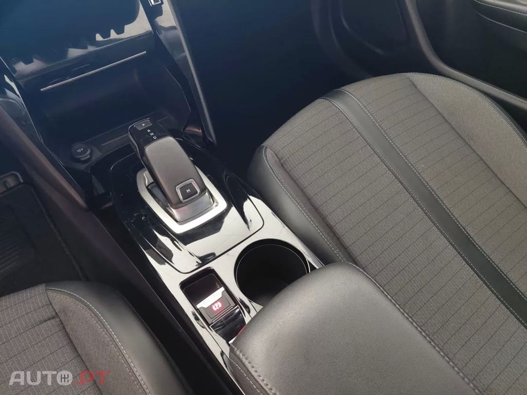 Peugeot 2008 PureTech 130 Allure Pack