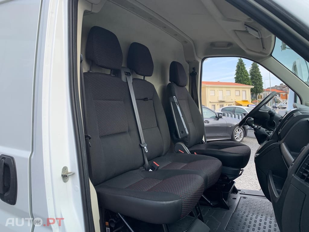 Peugeot Boxer 2.2 BlueHDi 330 L2H2 Premium