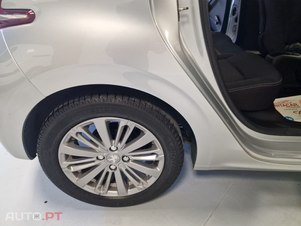 Peugeot 208 1.2 STYLE