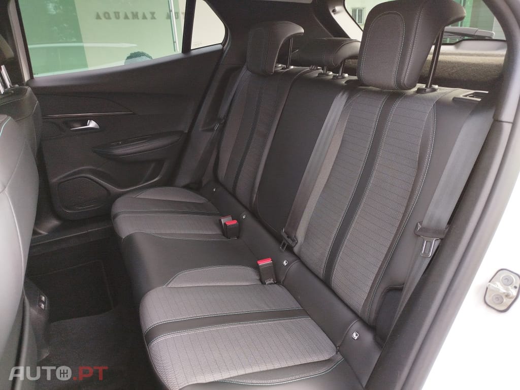 Peugeot 2008 1.5 BlueHDi Allure Pack