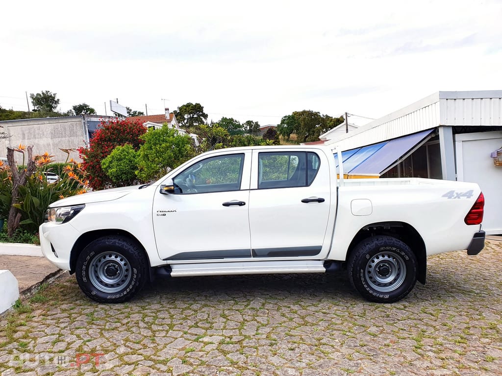 Toyota Hilux 2.4 D-4D 4WD CD CM