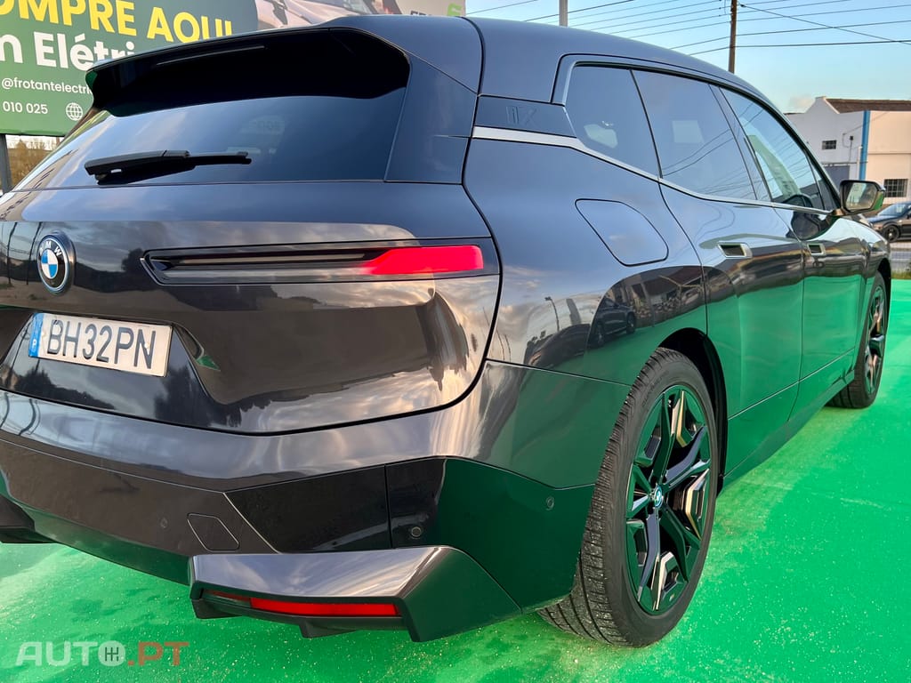BMW iX XDrive 40