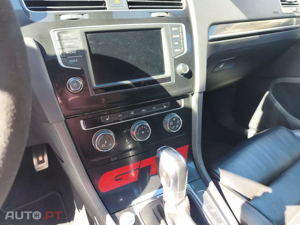 Volkswagen Golf GTI Performance BlueMotion DSG