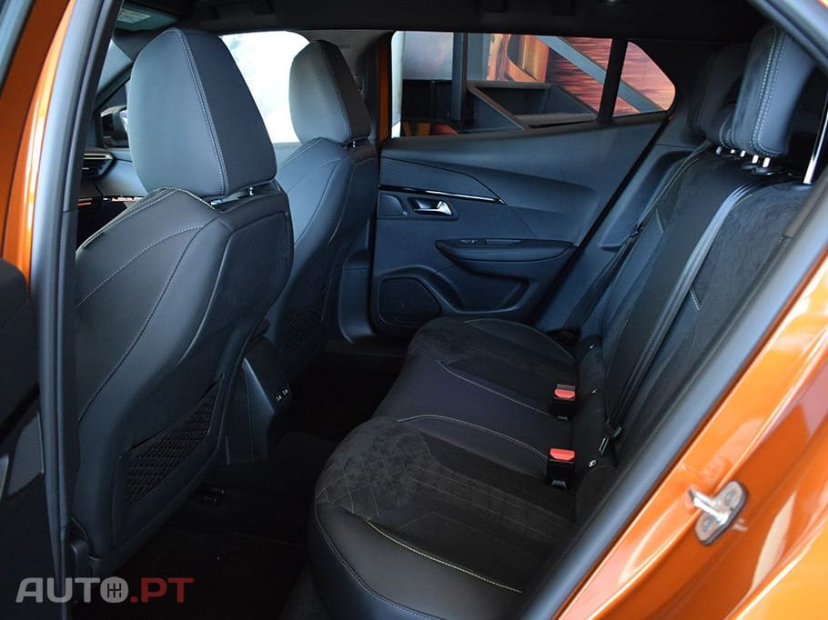 Peugeot 2008 1.5 BLUEHDI GT EAT8