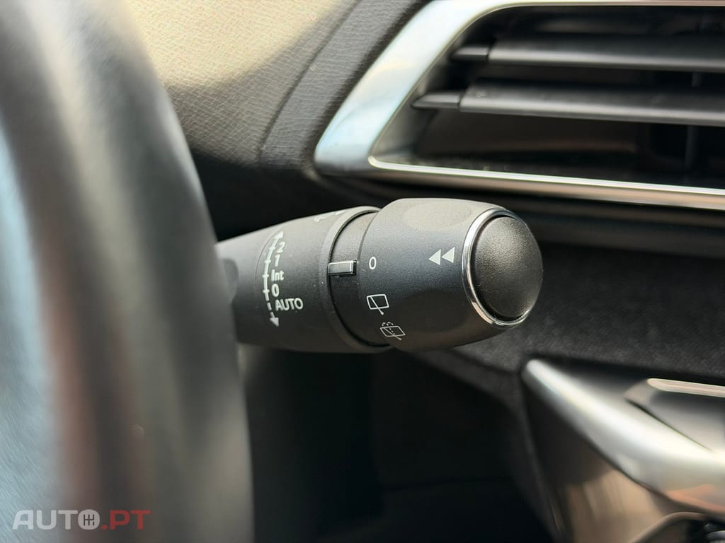 Peugeot 3008 1.6 Hybrid Allure e-EAT8