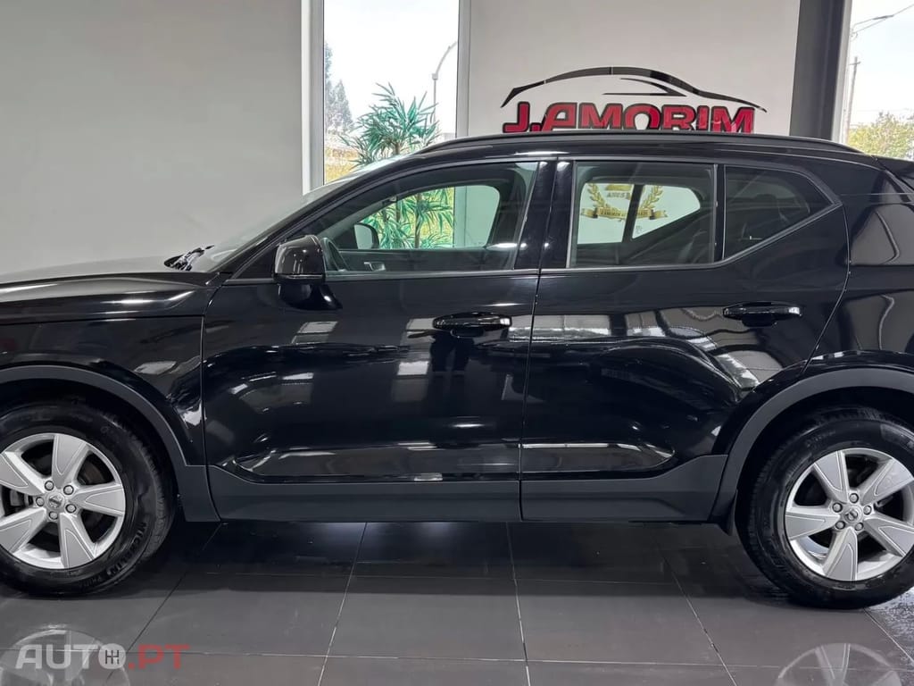 Volvo XC40 1.5 T3 Momentum Plus