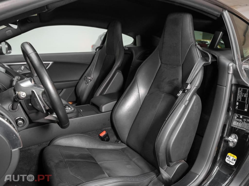 Jaguar F-Type 2.0 i4 R-Dynamic Black