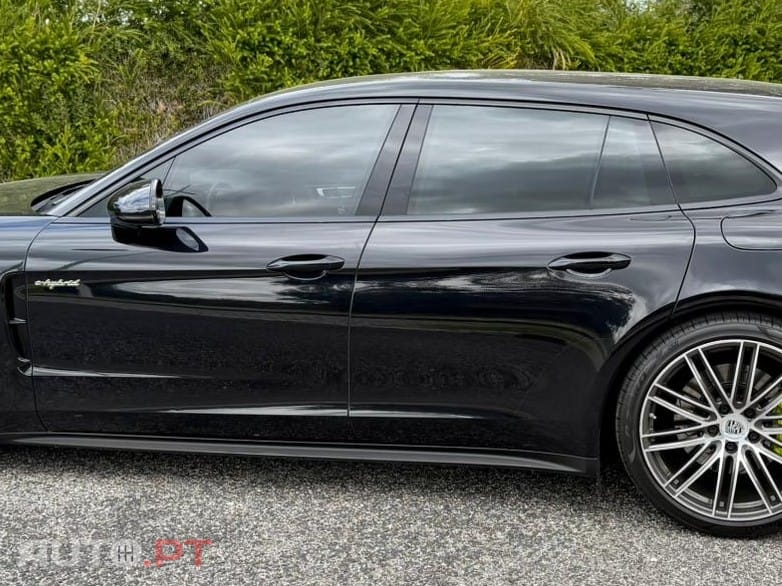 Porsche Panamera 4 E-Hybrid Platinum Edition