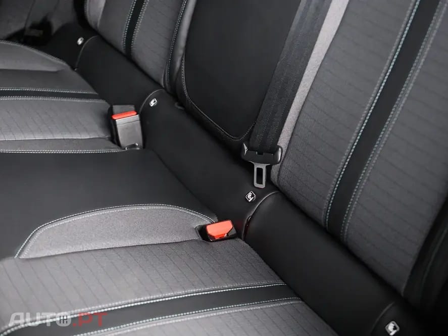 Peugeot E-2008 50 kWh Allure Pack