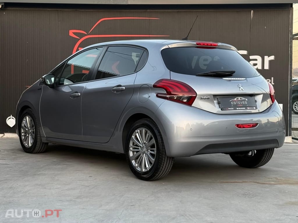 Peugeot 208 1.2 PureTech Signature
