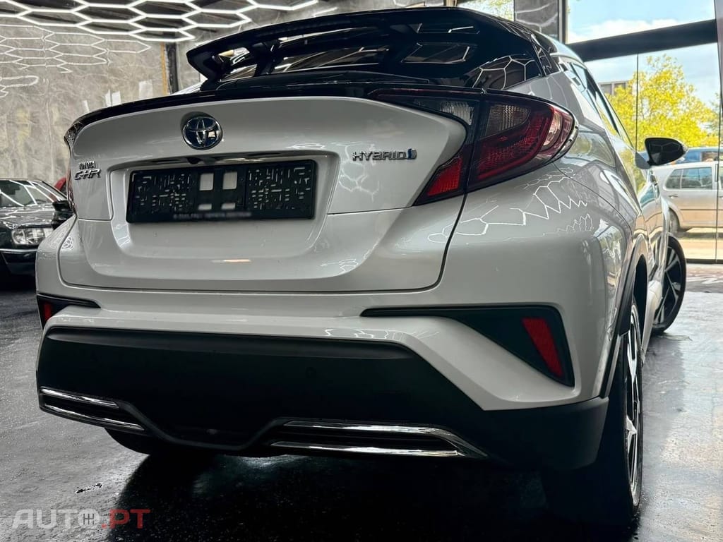 Toyota C-HR 2.0 Hybrid Team