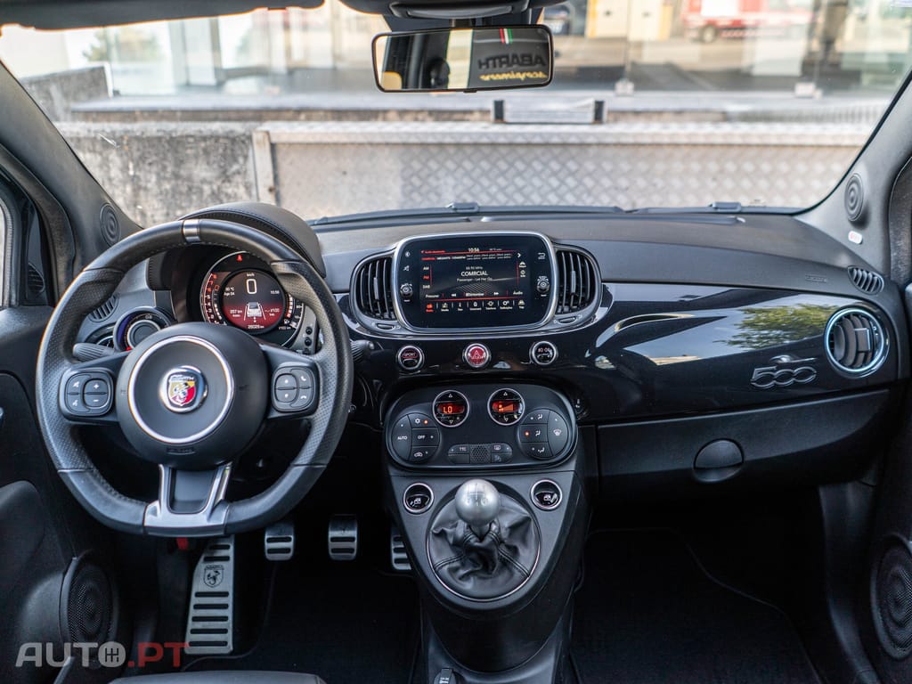 Abarth 595C 1.4 T-Jet Scorpioneoro