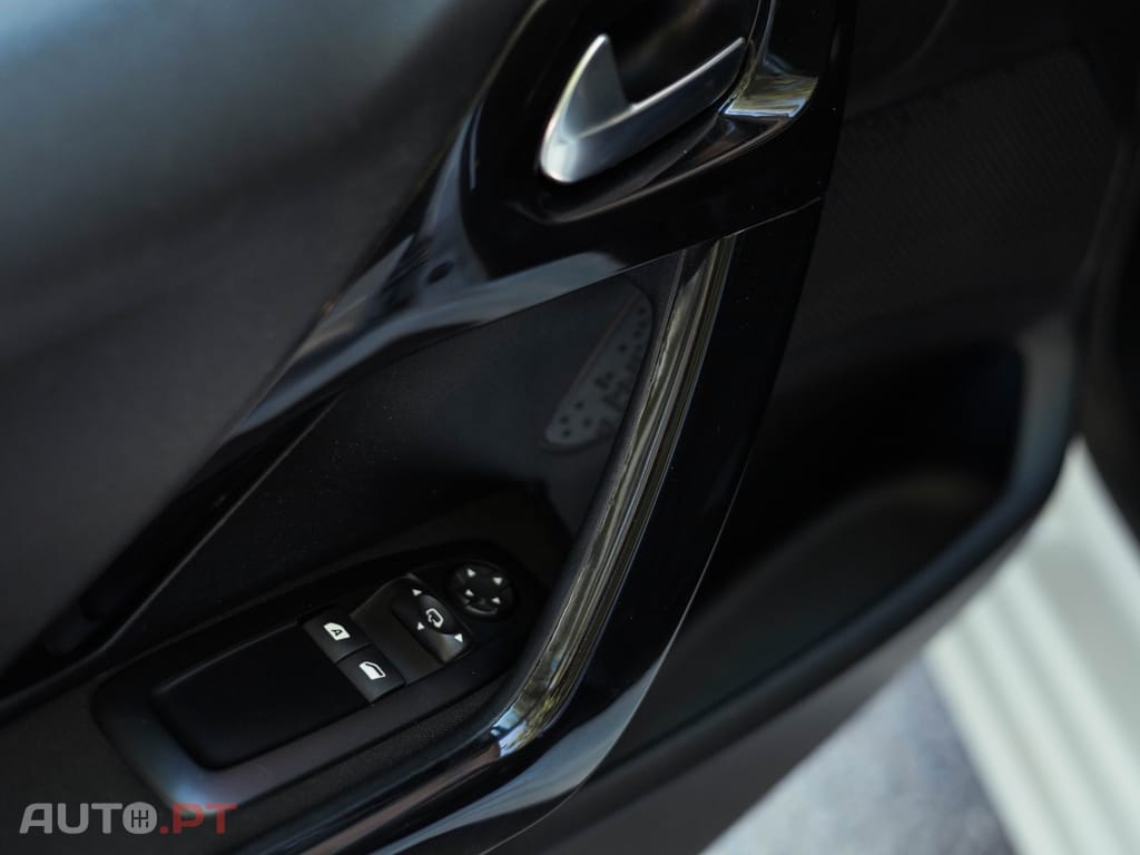 Peugeot 208 1.2 PureTech Signature