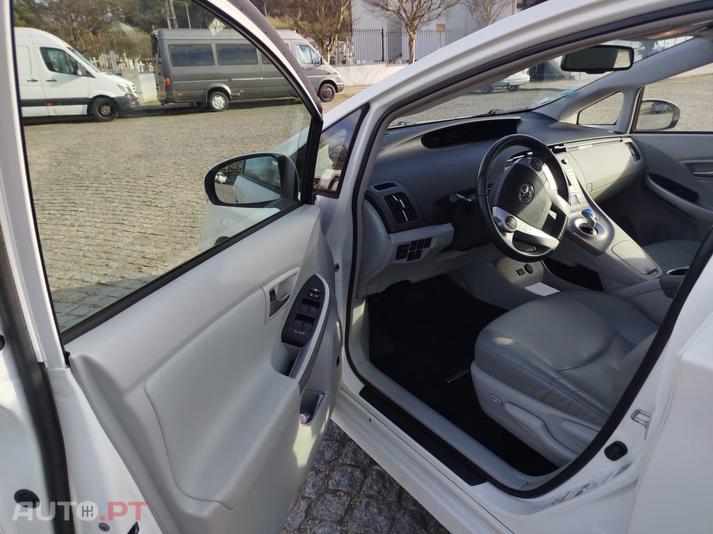 Toyota Prius Luxury
