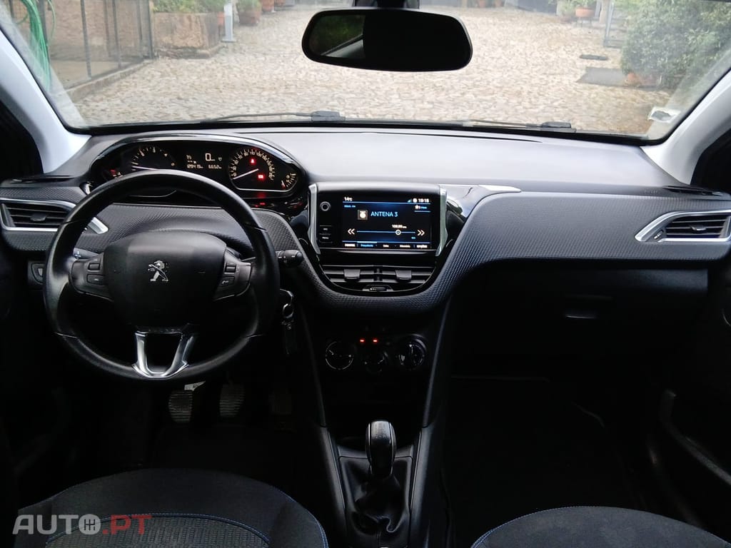 Peugeot 208 CCBHW6