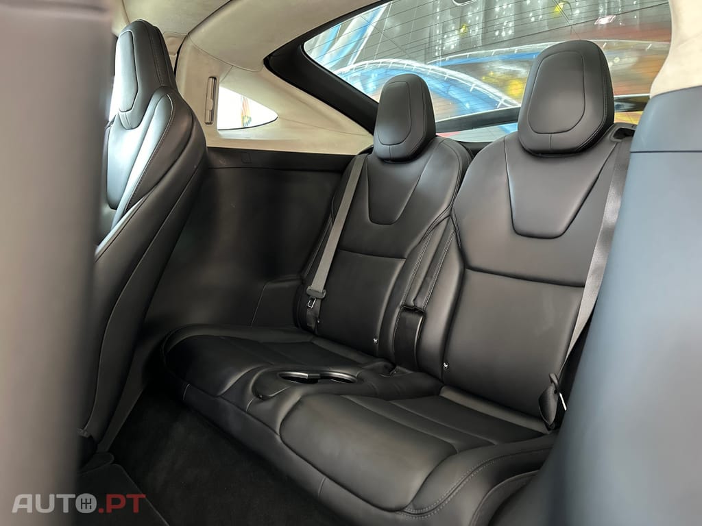 Tesla Model X Outro