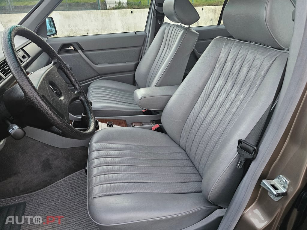 Mercedes-Benz 300 D