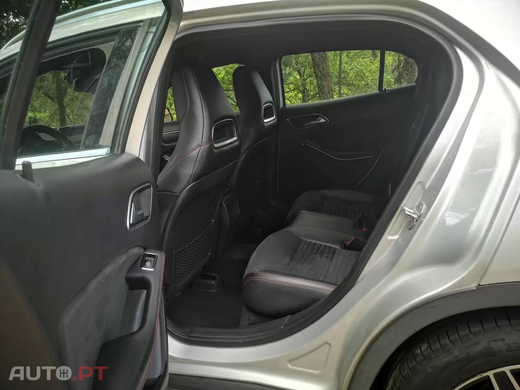 Mercedes-Benz GLA 180 CDI AMG Line — fotografia 11