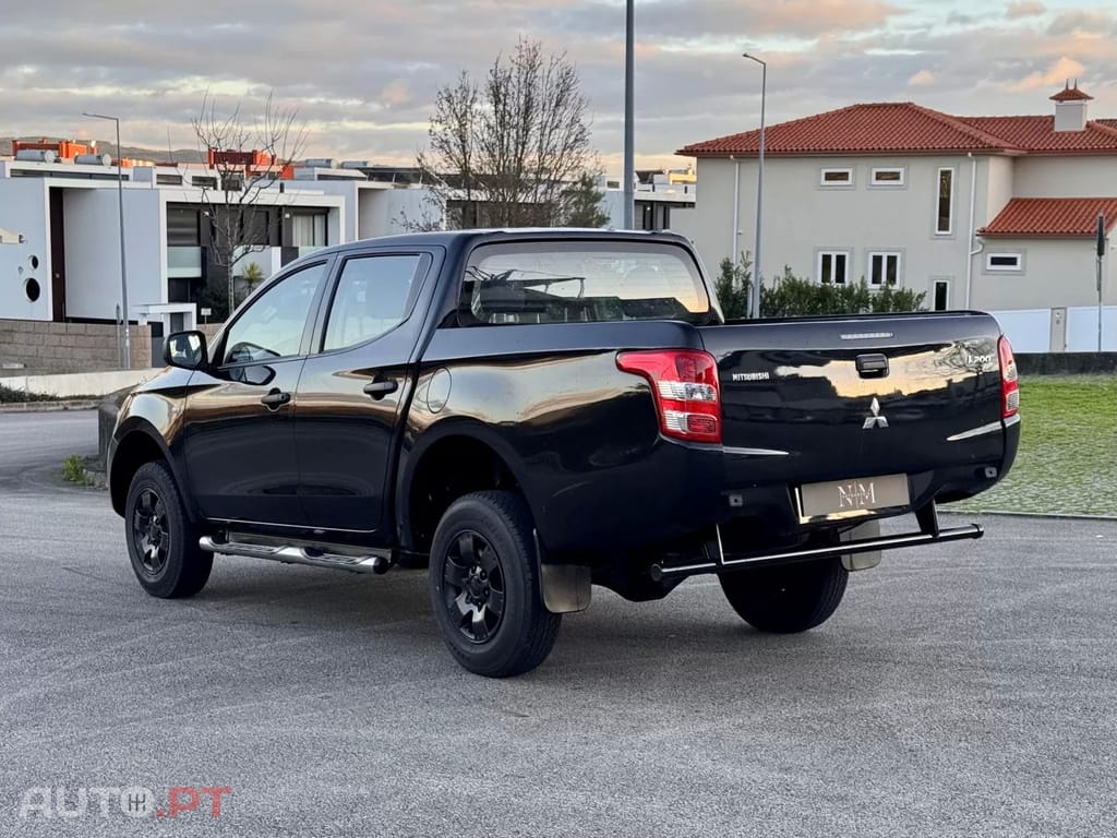 Mitsubishi L200  2.4 DI-D CD Invite 2WD