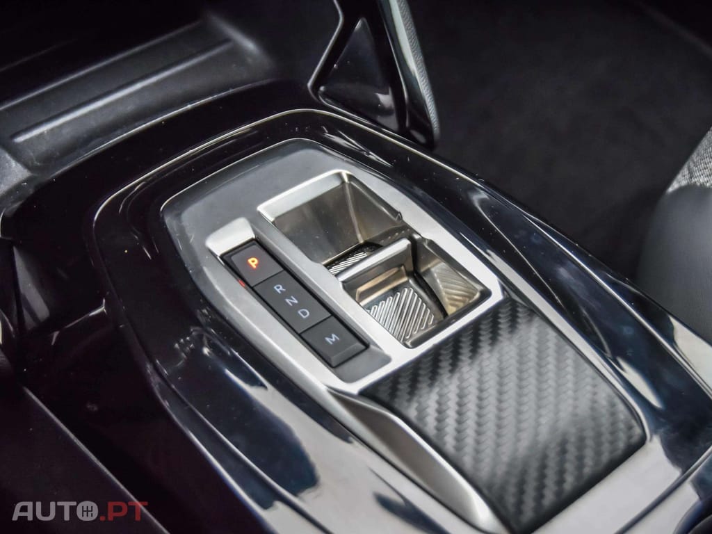 Peugeot 2008 1.2 Hybrid Allure e-DCS6