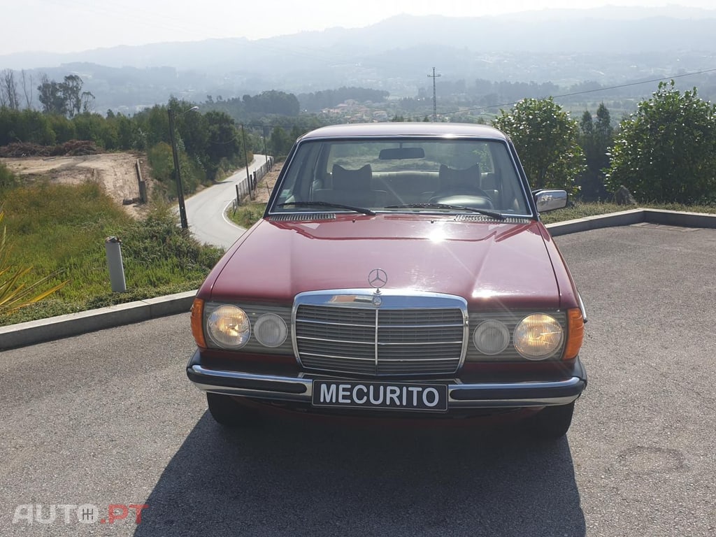 Mercedes-Benz 230 W123 limousine