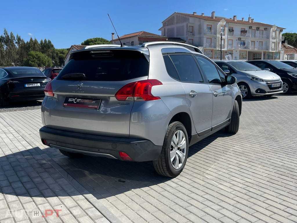 Peugeot 2008 1.2 PureTech Style