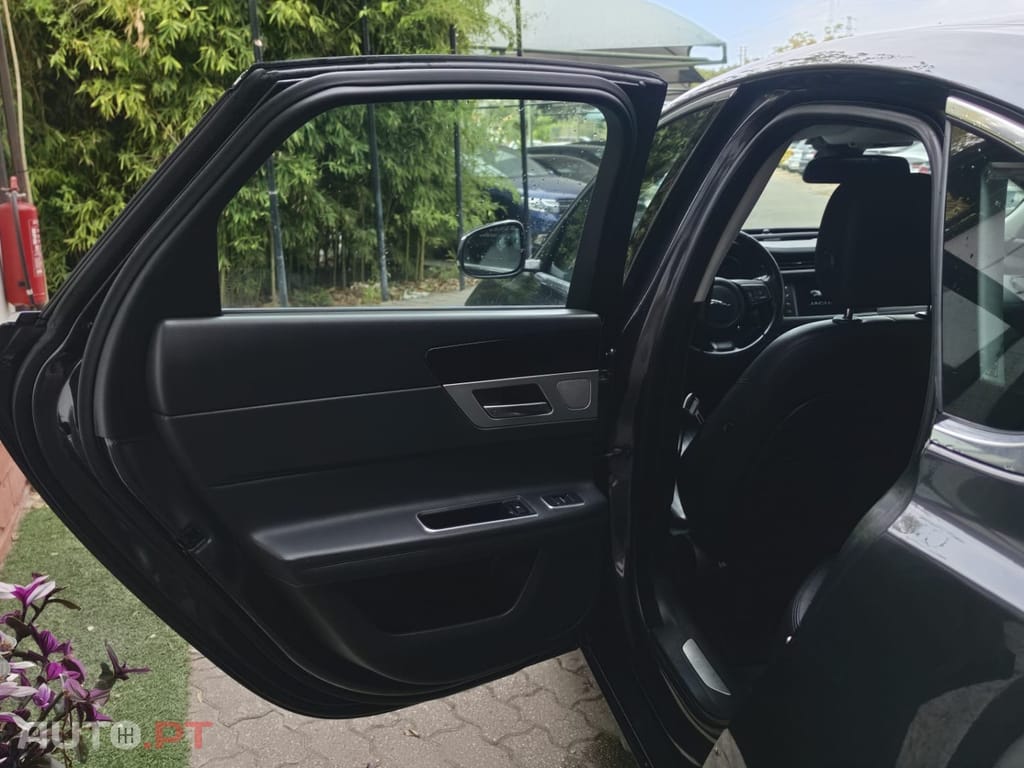 Jaguar XF 2.0 D Portfolio Aut.