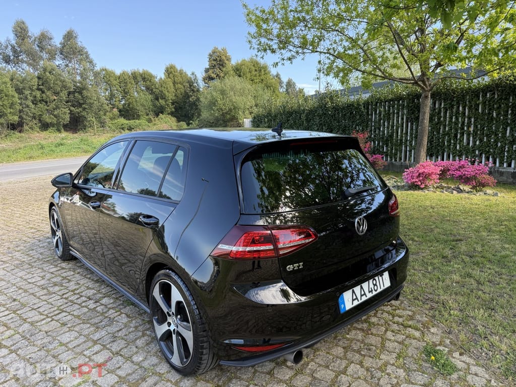 Volkswagen Golf 2.0 TSI GTI DSG