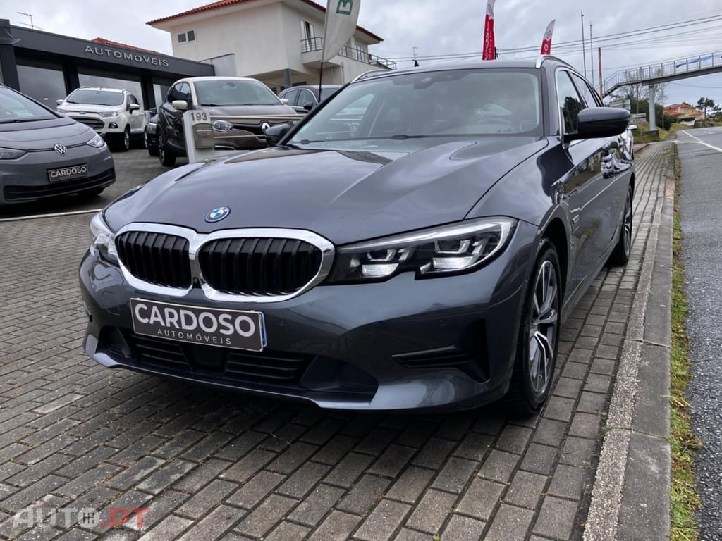 BMW 330 e Touring Auto