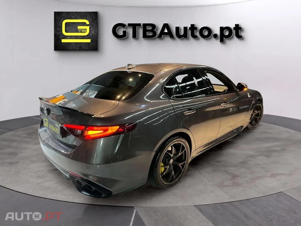 Alfa Romeo Giulia Quadrifoglio bi-turbo 510cv
