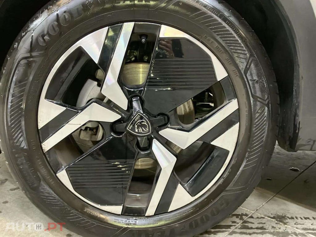 Peugeot 2008 1.2 PureTech Allure EAT8