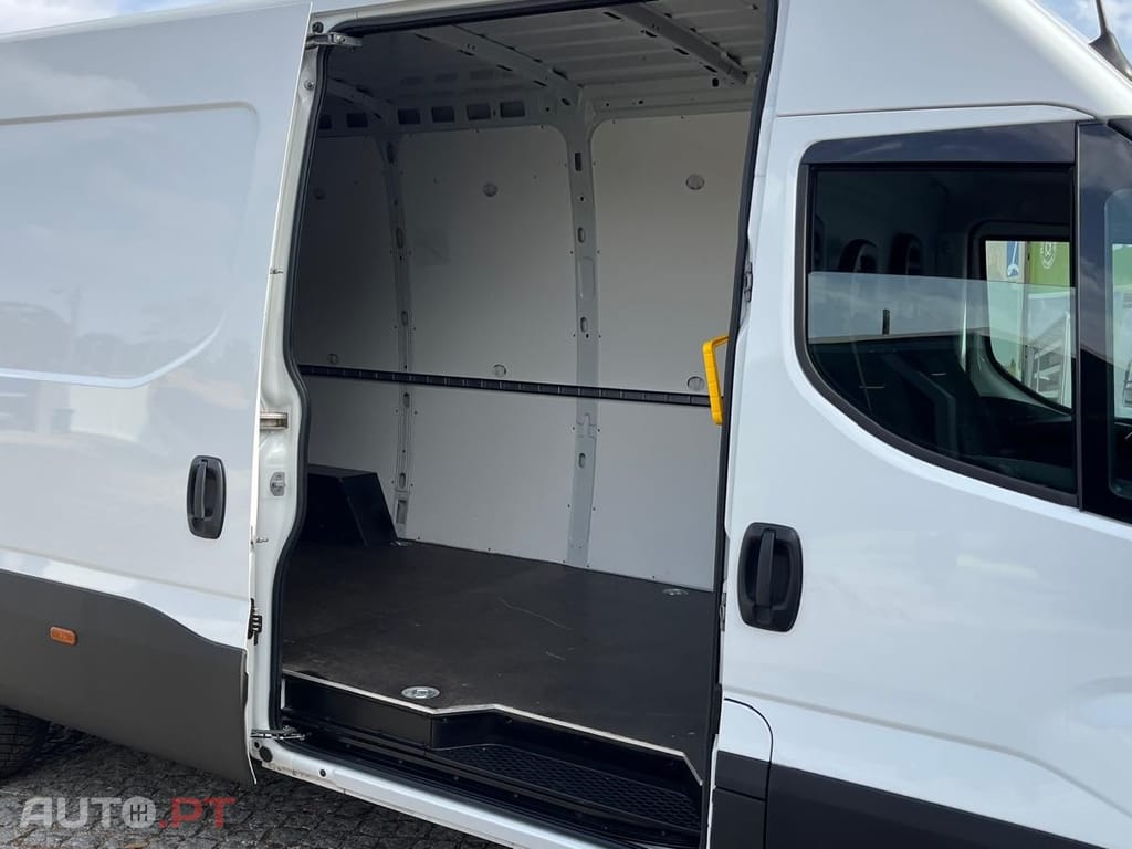 Iveco Daily 3.0  180 CV L 4 H 2